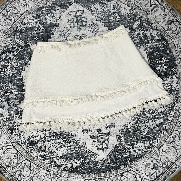 Skylar + Madison White Mini Pom Pom Skirt - Size XS - Picture 4 of 7